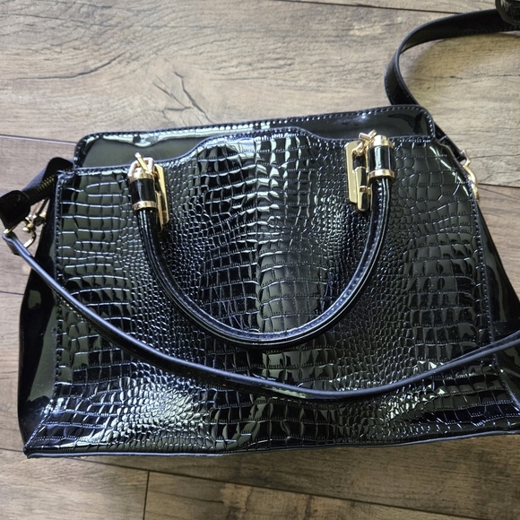 Elegant Black Crocodile-Embossed Women's Bag - Picture 3 of 9